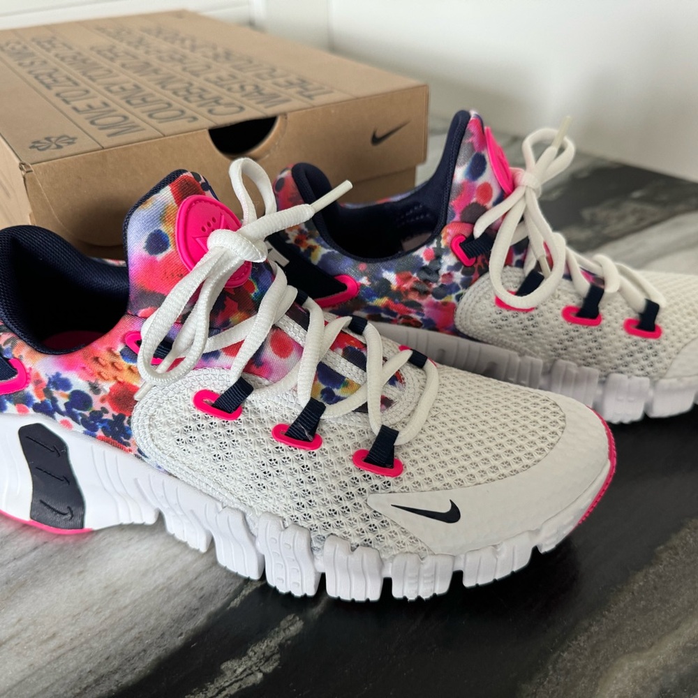 Nike Free Metcon 4 sneaker, size 6.5